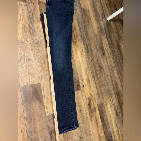 Old Navy Rockstar Super Skinny Jeans - Picture 4 of 6